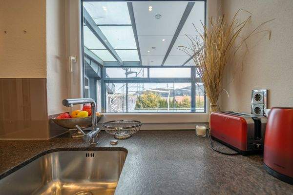 Blick aus Küche auf Wintergargen