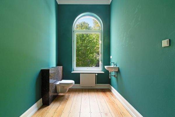 Großes Gäste-WC im Eingangsbereich