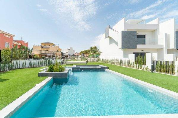 Stylish Flats Close to Amenities in Torrevieja Los Altos