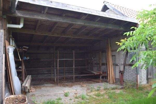 Unterstand für zwei Fahrzeuge