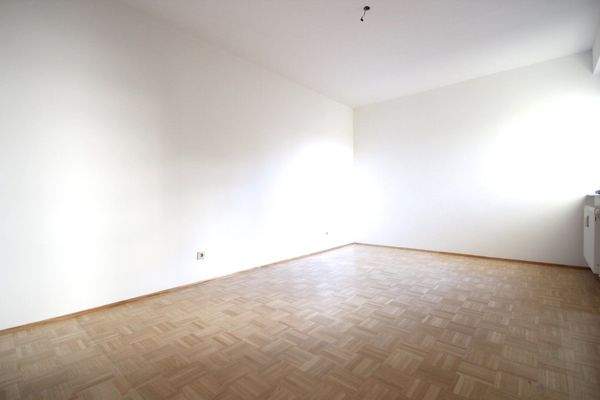 Schöne 2-Zi-Wohnung in Zentrumslage inkl. Tiefgaragenplatz