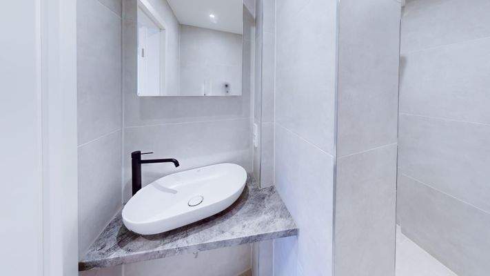 Badezimmer mit Dusche