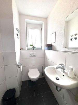 Gäste-WC mit Fenster