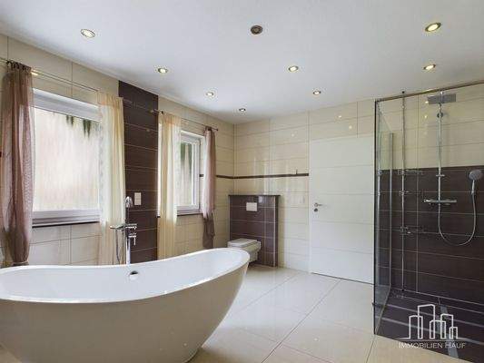 CAM02839G0-PR0140-STILL010