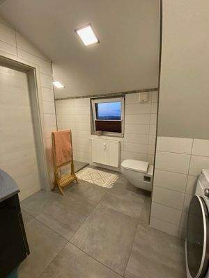 Bad 3 mit WC und Waschmaschine