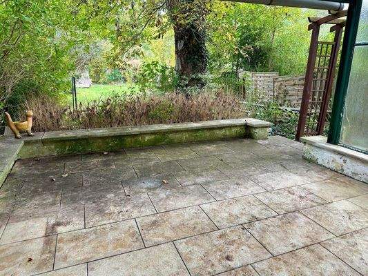 TERRASSE MIT BLICK IN DEN GROSSEN GARTEN