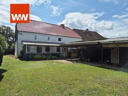 Haus von hinten mit Nebengebäude