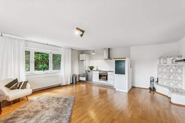 Einliegerwohnung mit Küche und Kachelofen