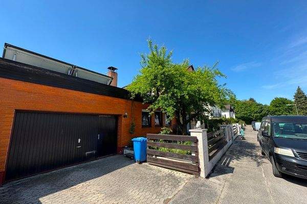 Blick auf die Doppelgarage