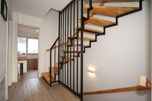 Diele + Treppe im OG