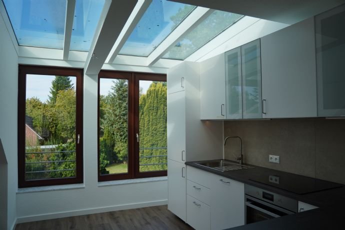 Modernisierte, neuwertige Dachgeschoss Wohnung im Einfamilienhaus