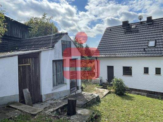 Schuppen und Rückseite mit Terrasse