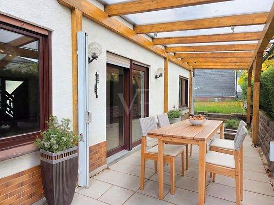 Möblierungsbeispiel überdachte Terrasse