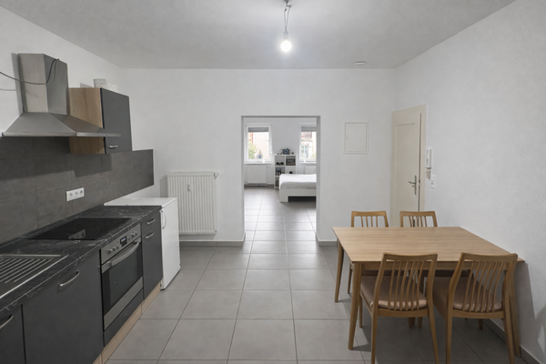 EG Wohnung 1 von 2 - Durchgang Küche zu Schlafzimmer