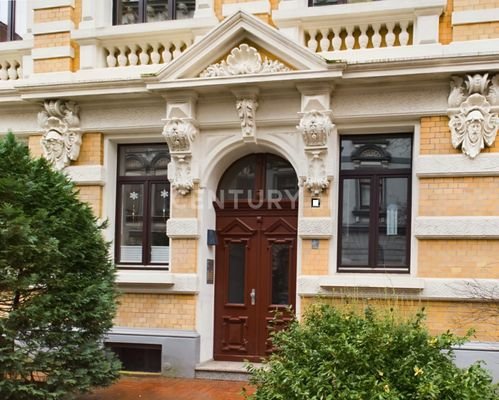 Eingang mit Ornamenten verziert -C21 Zschoch Immobilien -
