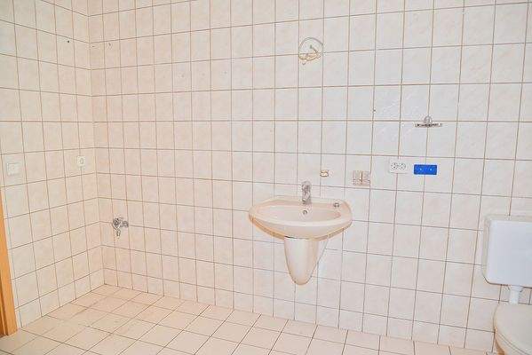 Badezimmer Anschluss für Waschmaschine, Platz für Trockner