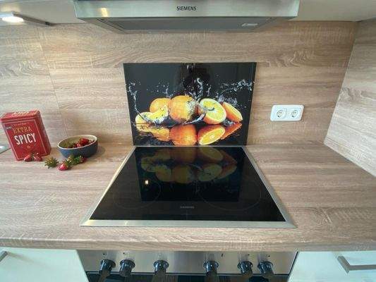 Moderne Küche mit Ceranfeld