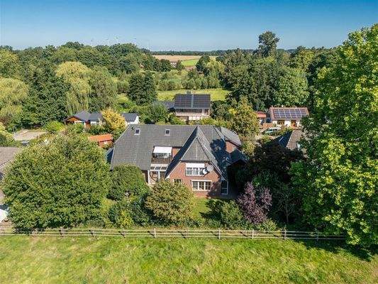 Rückansicht mit Grundstück und Garten 