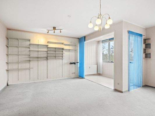 Wohnzimmer mit Balkonecke