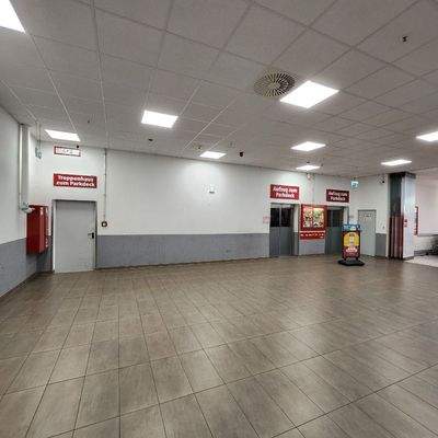 Fahrstühle und Treppenhaus