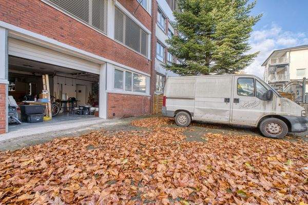 Stellplatz + Rolltor