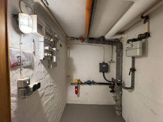 Hausanschlussraum im Keller