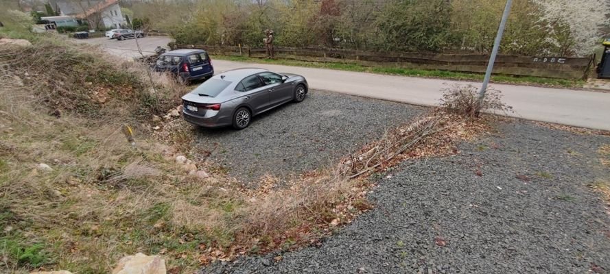 Untere 3 Parkplätze