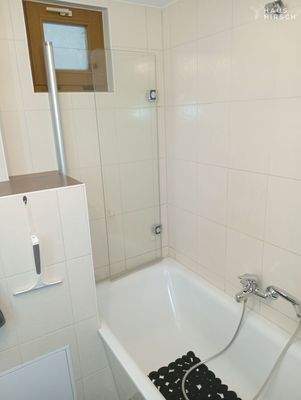 Badewanne mit Dusche