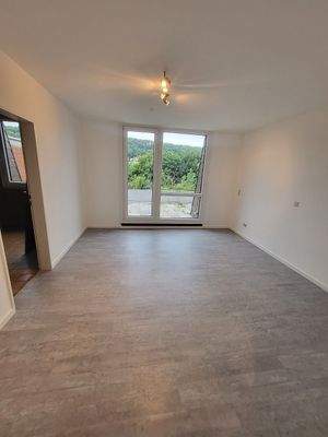 Schlafzimmer mit Zugang zum Bad und zur Terrasse