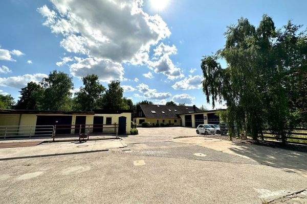 Stallgebäude/Hoffläche