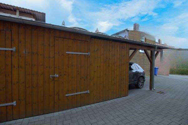 Abstellraum und Caport