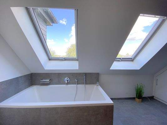 Dachgeschoss: Romantik Pur im Elternbad en suite -