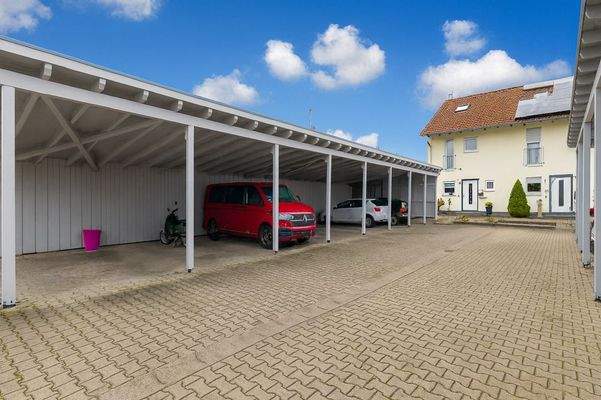 Parkplatz unter Carport