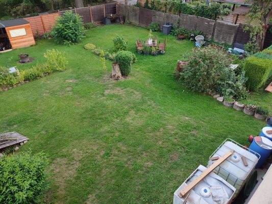 Gartenbereich hinter dem Haus.jpg