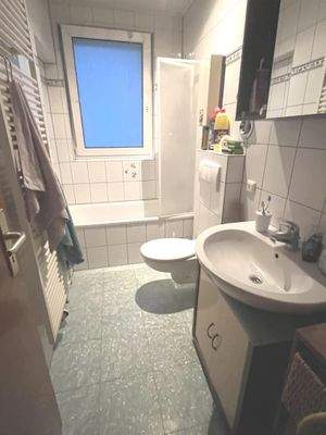 Das Tageslichtbadezimmer im 2. Obergeschoss