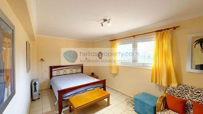 6b97df85df044e468a716d6d44760190-original