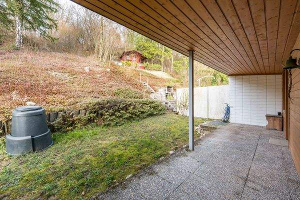 Terrasse mit Gartenpotenzial