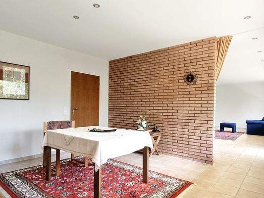 Großzügiges Wohnhaus in idyllischer Ortsrandlage