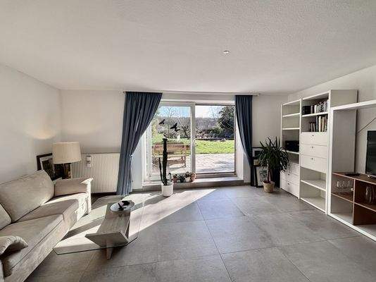 Wohnzimmer und Terrassenausgang