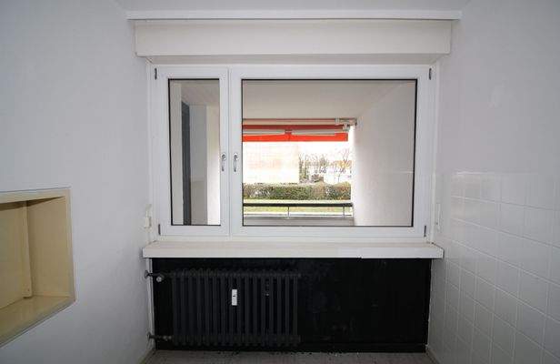 Küche mit Blick zur Loggia