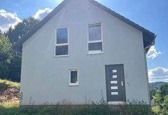 Einfamilienhaus mit Garten und Terrasse