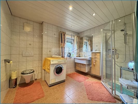 Badezimmer im OG