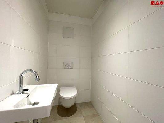 WC mit Handwaschbecken