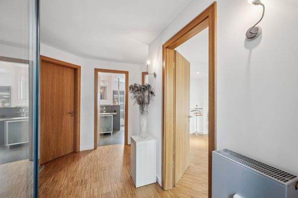 Komfortable untere Etage mit separatem Zugang aus dem Garten