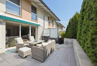 HP1-Reihenhaus-Straßwalchen-Terrasse