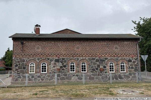 Straßenseite des Pensionsgebäudes