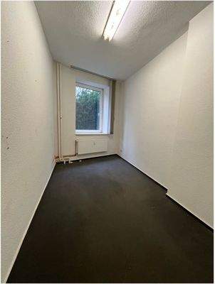 zum Hinterhof gelegen