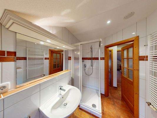 Tageslicht-Duschbad im Dachgeschoss