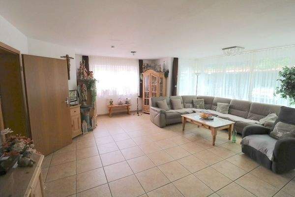 Sehr geräumiges Wohnzimmer