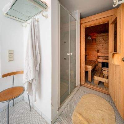 Sauna- und Duschbereich